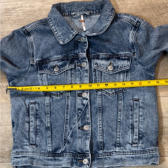 Free People Women’s Rumors Denim Jacket Size Medium - Picture 5 of 7
